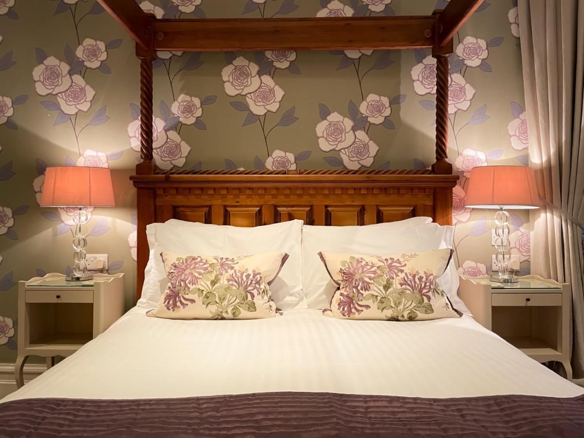 Four-poster bed close-up