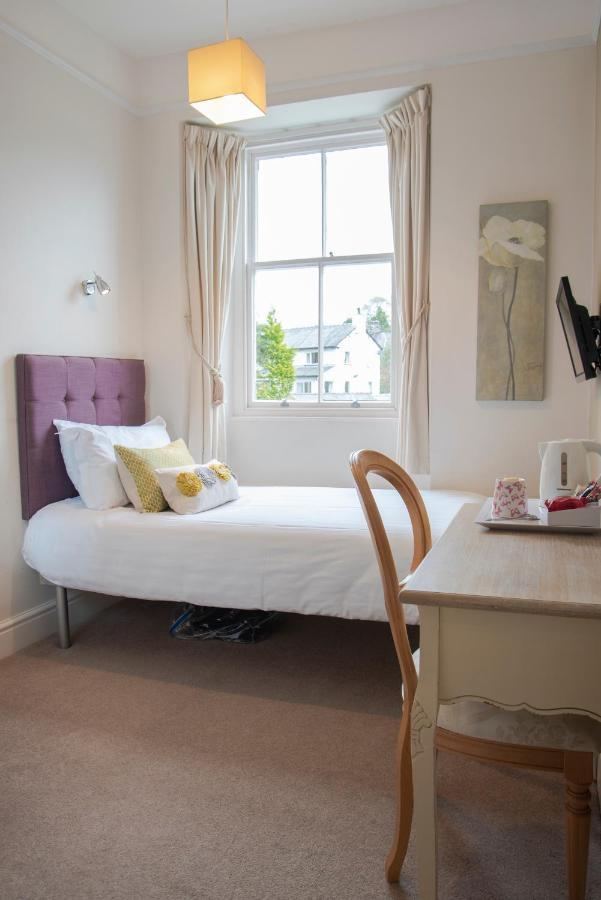 Single bedroom at Rosemount Guest House with desk and window